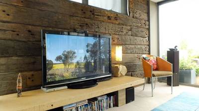 Timber feature wall in living room by Northern Rivers Recycled Timber
